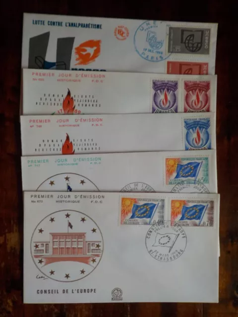 FRANCE : Lot de 5 lettres 1er jour UNESCO . Années 60/70