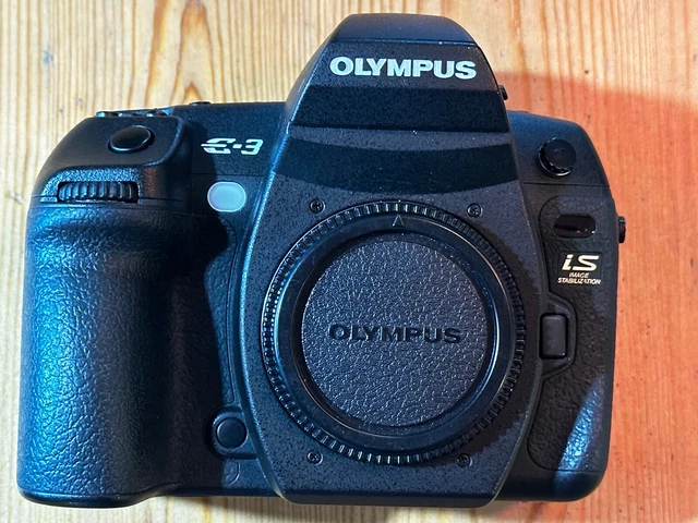 Olympus E-3 10.1MP DSLR Digital Camera Body Four Thirds Mount 8015 Shutter Count