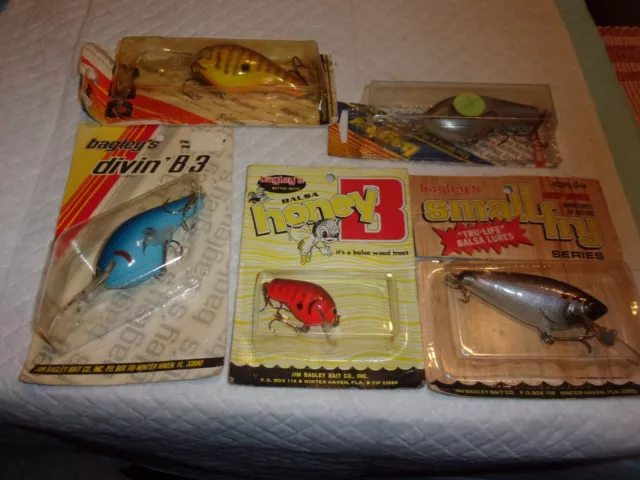 https://www.picclickimg.com/D8oAAOSwo5xlfk6h/Vintage-Lot-of-5-Bagleys-Fishing-Lures-New.webp