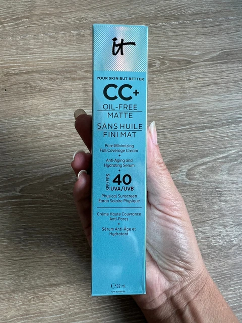 IT CC OIL FREE MATTE Cream CC+ SPF40 + Your Skin But Better 32ml Light or Medium