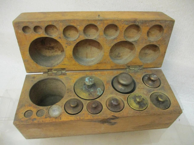 x-20400 Alte Messing Gewichte im Holzkasten 20-200g,mit Gebrauchsspuren