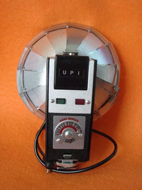 Very Rare Japanese Camera Flash UPI G-300 Open Collapsible Reflector-Diffuser