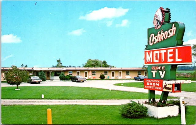 Postcard Oshkosh Motel Indian Chief Old Cars Wisconsin D15