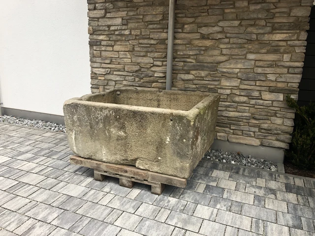 Historischer handgehauener Granit- Steintrog Brunnentrog Pflanztrog 160 cm