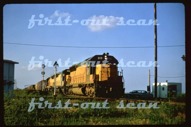 R DUPLICATE SLIDE - CNW C&NW 910 EMD SD-45 Action on Freight