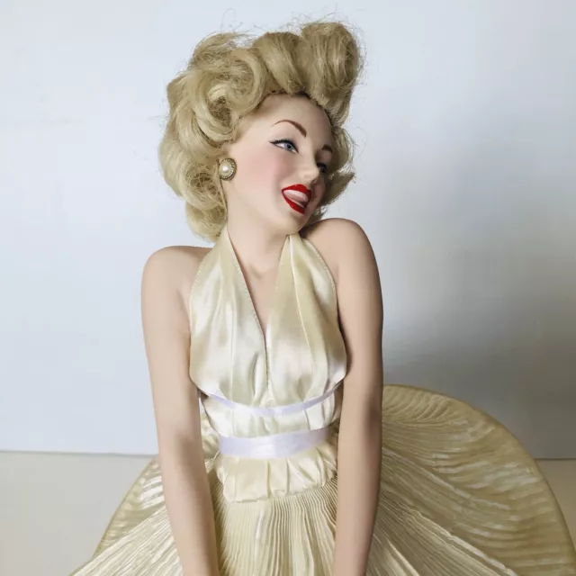 Franklin Mint Porcelain Marilyn Monroe Heirloom Doll Seven Year Itch 42cm +Stand 3