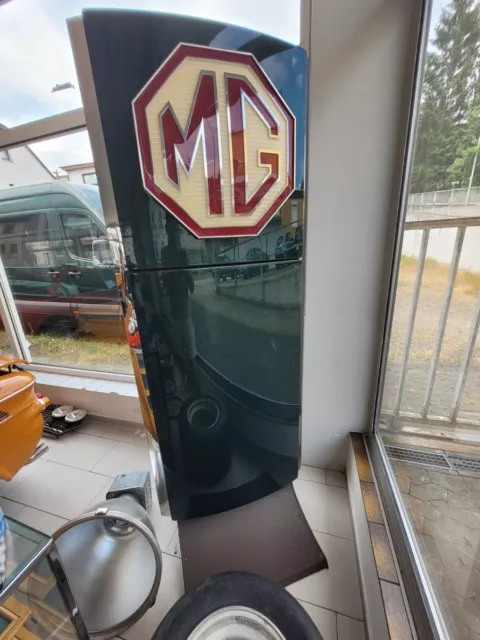 MG Neon-Leuchtreklame mit Logo