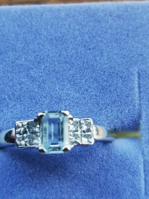 Beautiful 9ct White Gold Aquamarine And Diamond Ring UK M