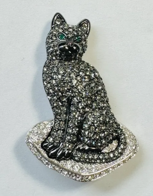 SIGNED SWAROVSKI PAVE CRYSTAL CAT ON PILLOW PIN BROOCH RETIRED Swan LOGO Read