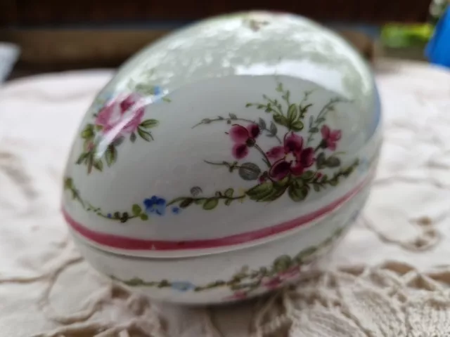 Superbe Oeuf  Bonbonniere En Porcelaine De Limoges Tabalou