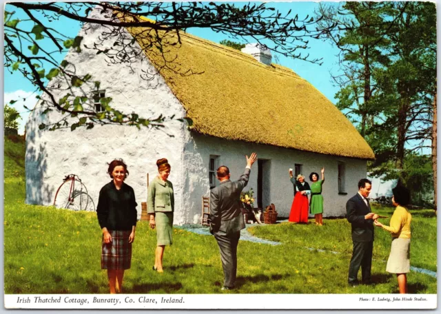 Vintage Postcard Continental Size Thatched Cottage Bunratty County Clare Ireland