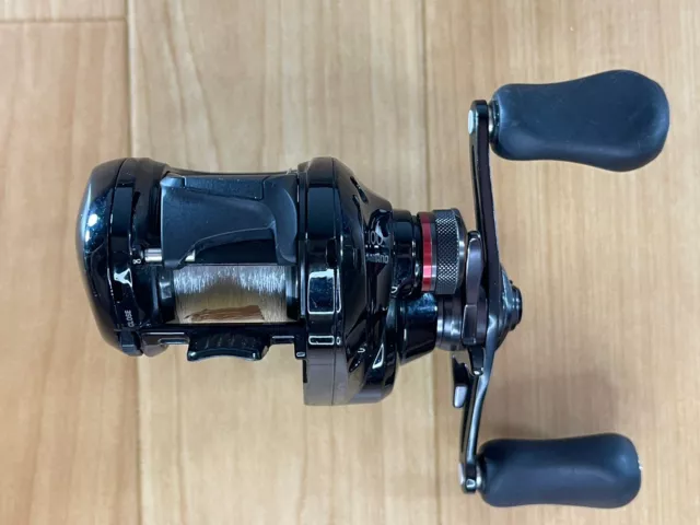 SHIMANO 17 SCORPION DC 100 Right Hand Baitcasting Reel Excellent