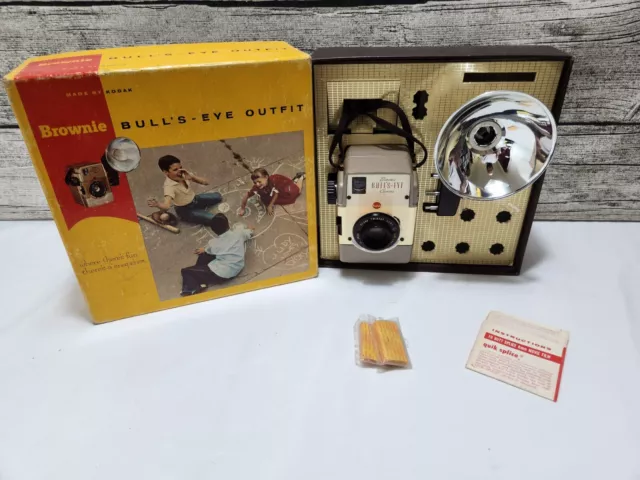 VINTAGE KODAK BROWNIE BULLS-EYE CAMERA/FLASH OUTFIT No bulbs