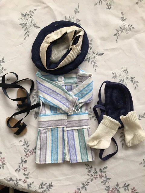 poupée ancienne bleuette ou autre - petit ensemble