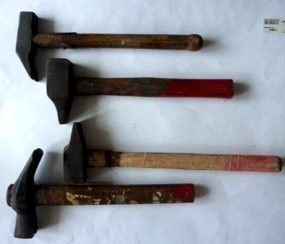 LOT de 4 MARTEAUX - OUTILAGES ANCIENS  Menuisier,  Coffreur Charpentier.