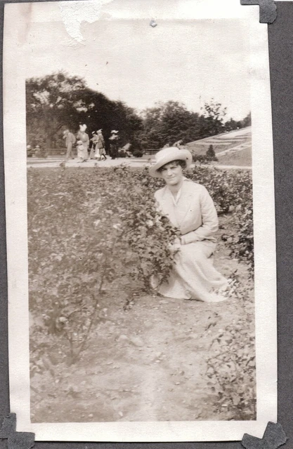 Photograph 1920-30S Park Girls/Womens Hat/Flowers Fashion Detroit Michigan Photo