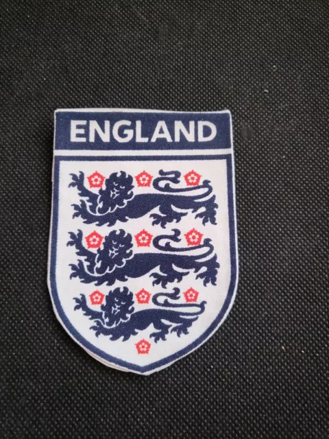 ENGLAND LOGO 3 LIONS 11.5 x 8 CM NAVY ON WHITE PATCH IRON ON/SEW ON -NEW