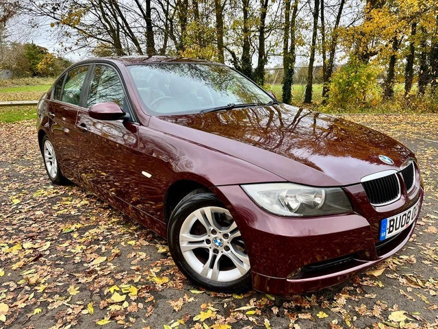 2008/08 BMW 320i SE Saloon In Red