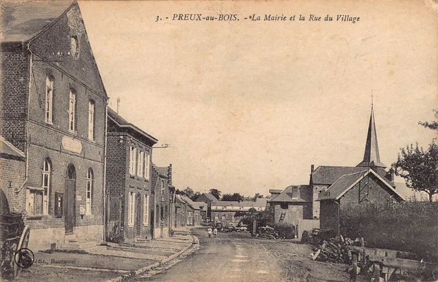Carte Postale Ancienne Dept 59 Nord Preux au Bois la Mairie et la rue du Village