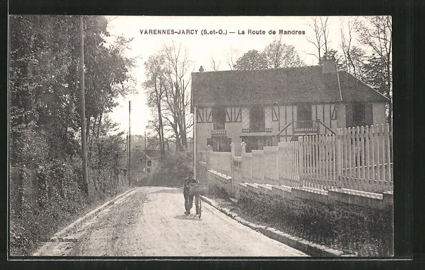 CPA Varennes-Jarcy, la Route Mandres, street view