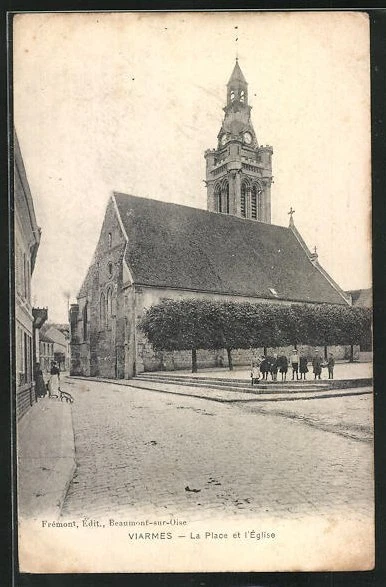 CPA Viarmes, La Place et l´Église