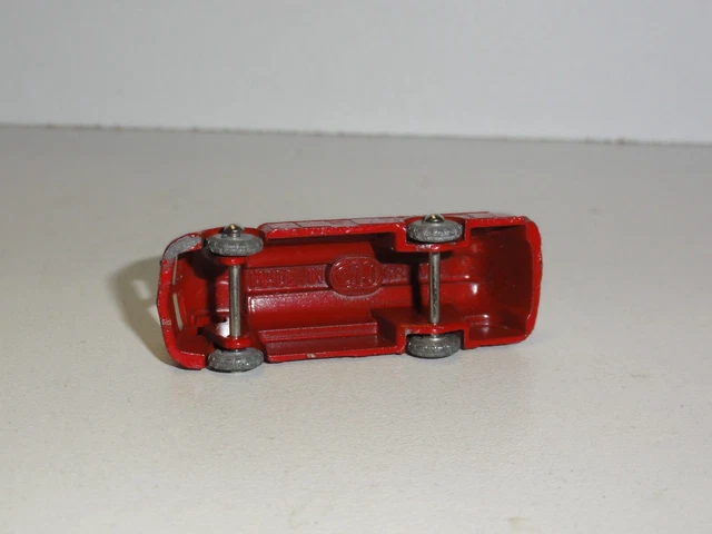 Camion citerne Panhard fabrication CIJ série micro 6