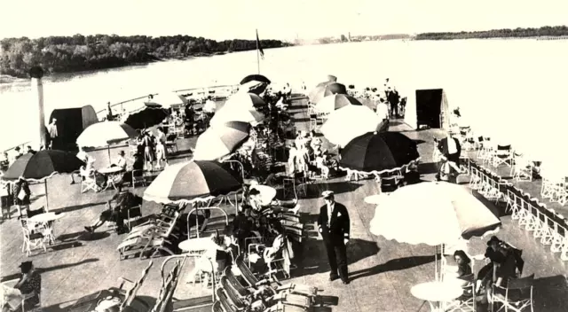 1930s STEAMSHIP LIDO DECK ADMIRAL PORT OF ST LOUIS UMBRELLAS RPPC POSTCARD P1303