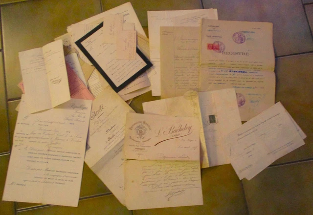 LOT DE DIVERS Documents Anciens Lettres Vieux Papiers Voir Photos Et