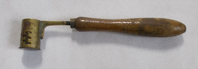 Ancien doseur à poudre ou à plombs (article de chasse