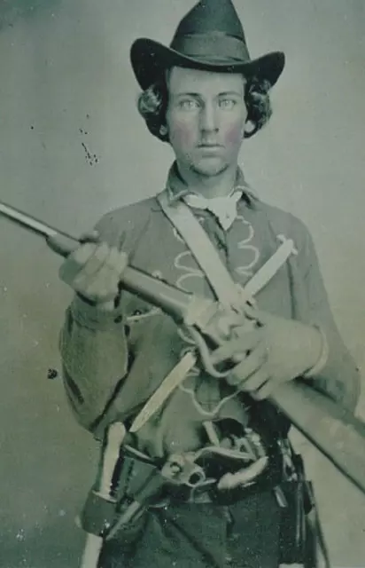 Civil War Photo ,  Confederate  -   Soldier With Rifle