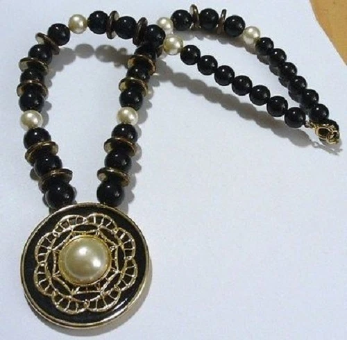 Collier Vintage Années 70 - Perles Noires Et Forme Boulon Couleur Or - Bijou Rétro
