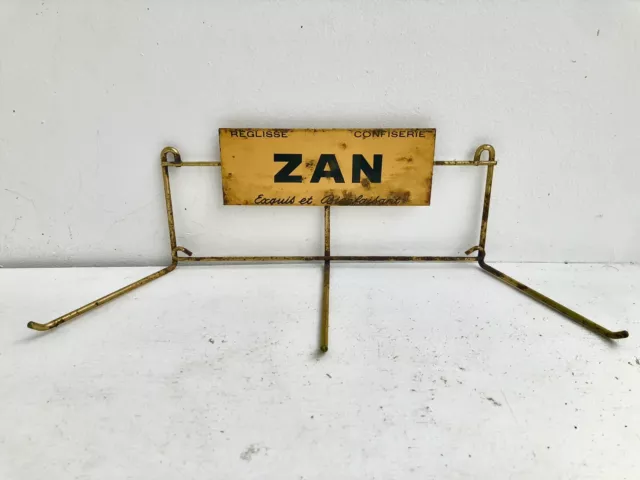 Set de table publicitaire rétro rouge ZAN conçu par HARIBO