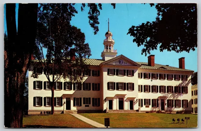 Postcard Dartmouth Hall, Dartmouth College, Hanover NH N70