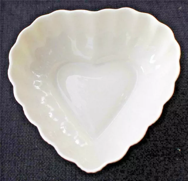 BELLEEK Parian China 5 1/2" HEART Shape Candy / nut dish HAND CRAFTED IN IRELAND