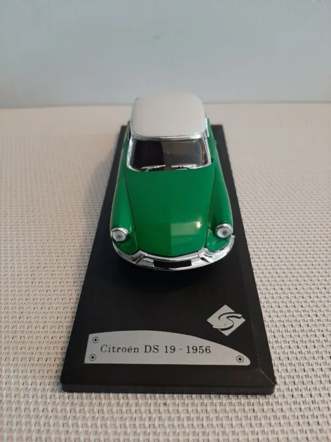 Voiture Citroën DS 19 1956 -  échelle1/43 - blanc/vert - Solido 4
