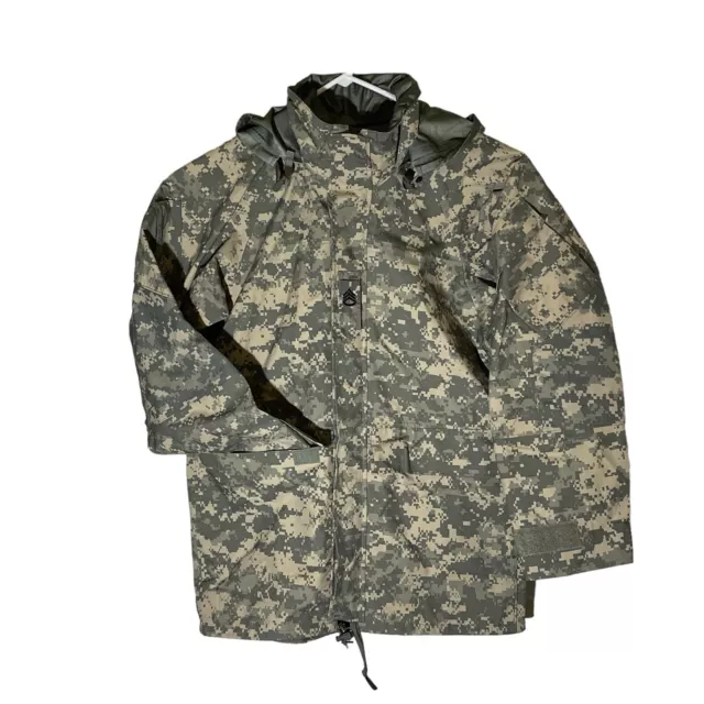 USGI Military Universal Camouflage Cold Weather Gortex Nylon Parka Med.  NWOT