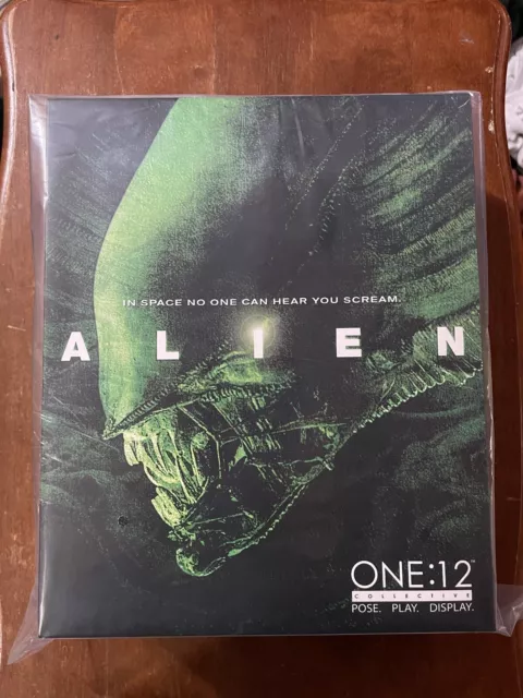 NEW Mezco Toyz Alien One:12 Collective ALIEN Deluxe Action Figure