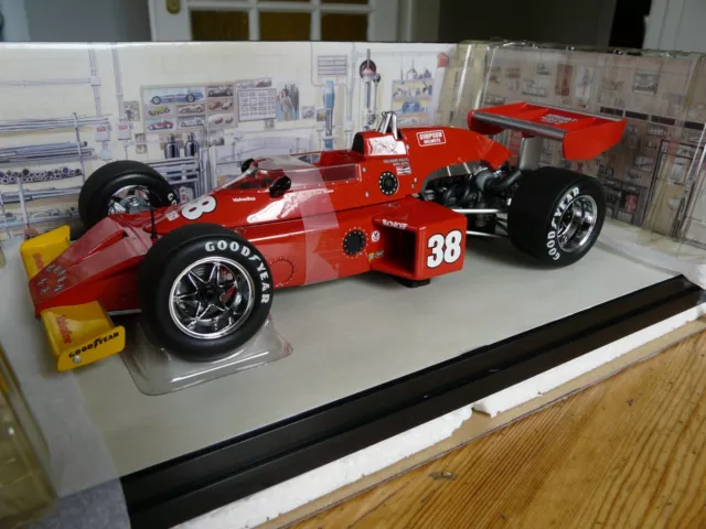 Voiture Mc Laren M16 200 miles de Milwaukee 1977 au 1/18 ème neuve en boîte