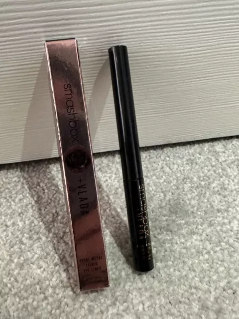 Brandneu Smashbox + Vlada Blütenblatt Metall flüssiges Augenfutter schwarz rosa