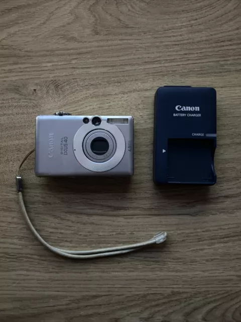 Canon IXUS 40 PowerShot Digital  4.0MP Digital Camera - Tested FULLY WORKING