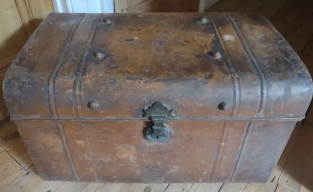 Vintage Metal Steamer Trunk / Tin Chest / Blanket Box / Coffee Table / Storage