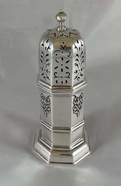 Supbrb Art-Deco Solid Silver Sifter  Birmingham, 1929, Hukin & Heath, 161 G