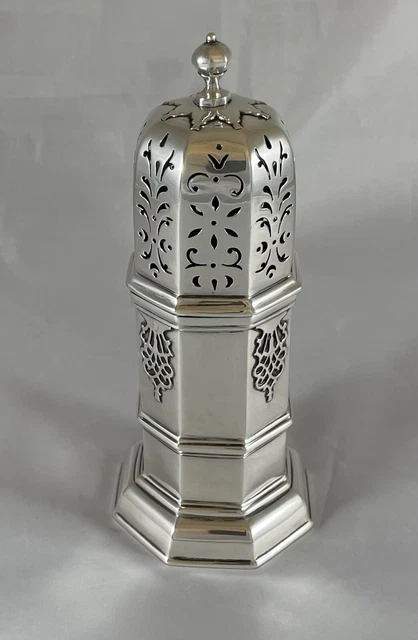 Supbrb Art-Deco Solid Silver Sifter Birmingham, 1929, Hukin & Heath, 161 G Supbrb Art-Deco Solid Silver Sifter Birmingham, 1929, Hukin & Heath, 161 G