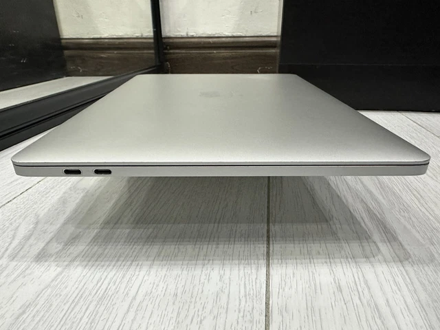 Apple MacBook Pro Retina 13,3" 2017 - 256 GB SSD 16 GB RAM 3,1 GHz Core i5 - argento 5