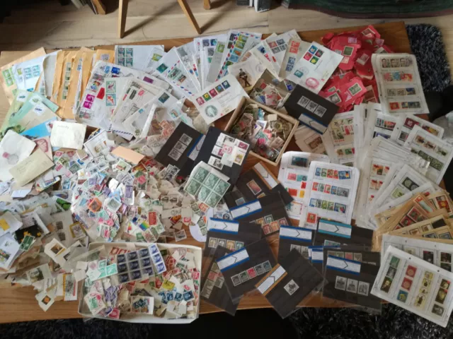 Tausende von Briefmarken aus aller Welt, Briefe, Kuverts mit Briefmarken usw....