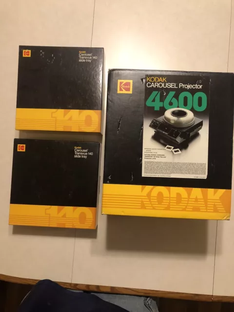 Kodak Carousel Slide Projector 4600 & 2 Carousel Transvue 140 Slide Tray