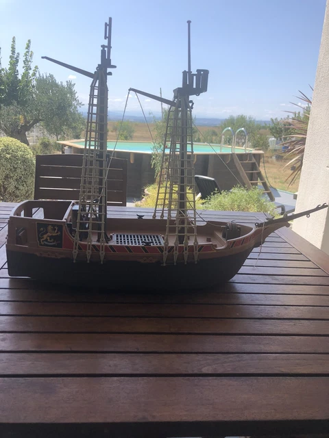 Bateau Chaloupe des Pirates avec voiles et canons mobiles €37,99 - - Playmobil