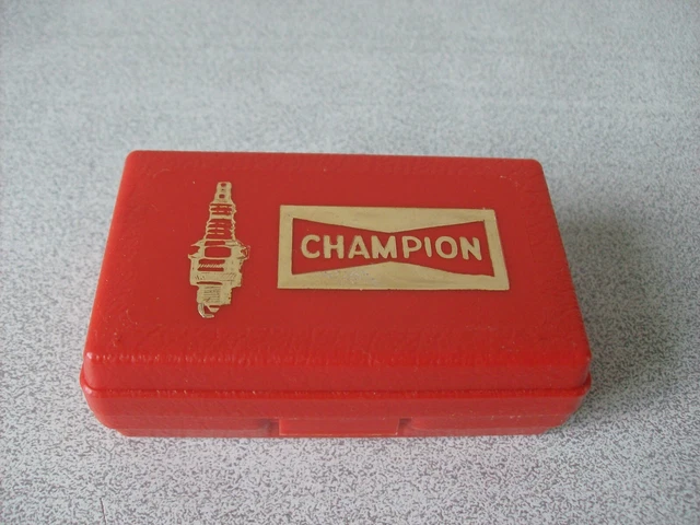 RARE ancien jeu de dés Bougie Champion 13 jetons jeu 421 publicitaire garage