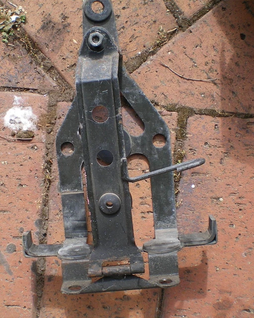 ST1100 battery bracket