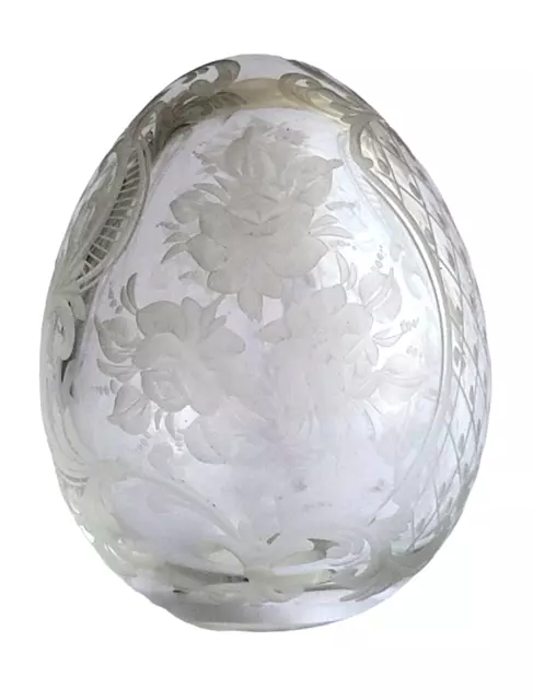 Copie œuf Fabergé blanc en verre - Les fleurs